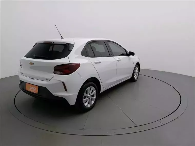 Chevrolet Onix Branco 9