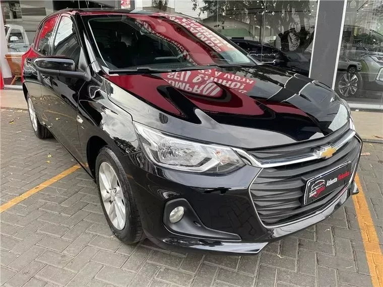 Chevrolet Onix Preto 1