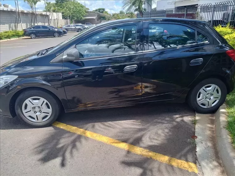 Chevrolet Onix Preto 11