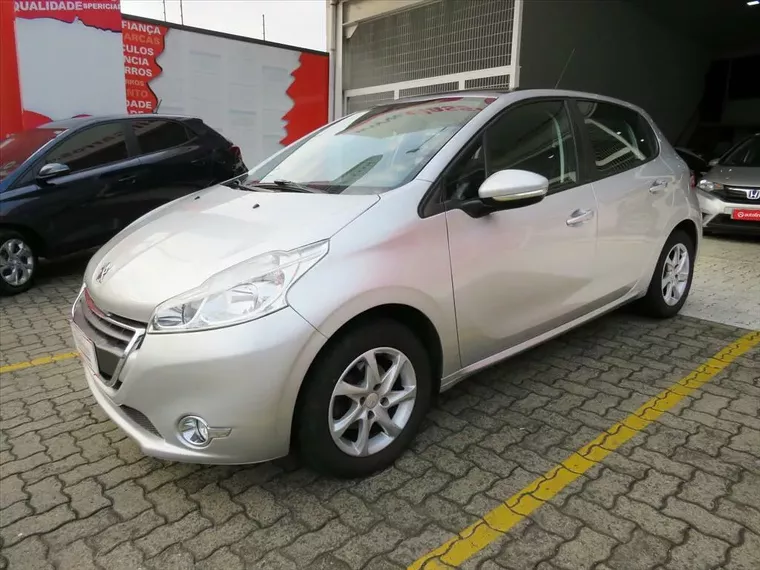 Peugeot 208 Prata 2