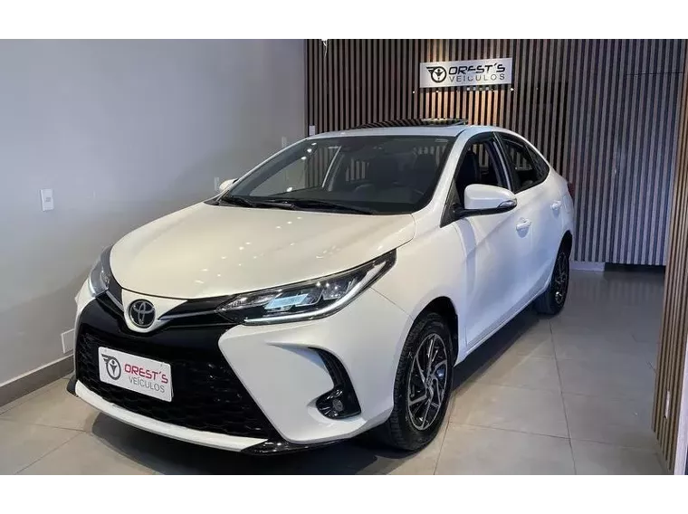 Toyota Yaris Branco 3