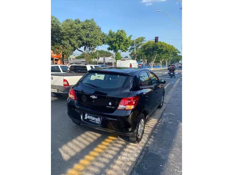 Chevrolet Onix Preto 5