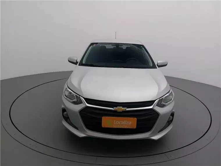 Chevrolet Onix Prata 16