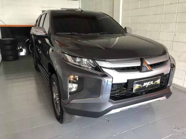 Mitsubishi L200 Triton Cinza 4