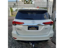Toyota Hilux SW4