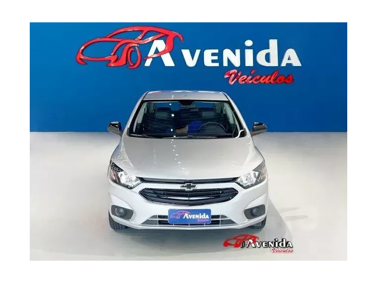 Chevrolet Onix Prata 5