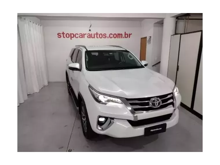 Toyota Hilux SW4 Branco 5