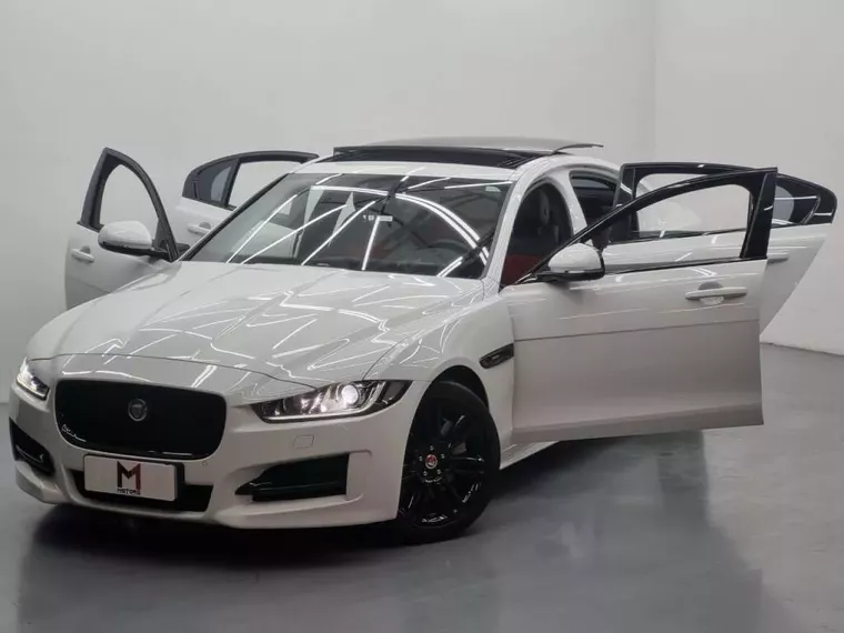 Jaguar XE Branco 8