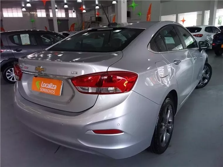 Chevrolet Cruze Prata 13