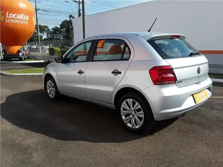 Volkswagen Gol Prata 1