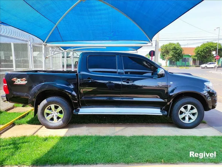 Toyota Hilux Preto 12