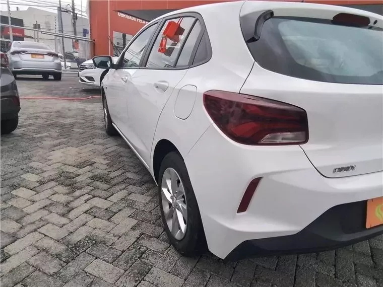 Chevrolet Onix Branco 8