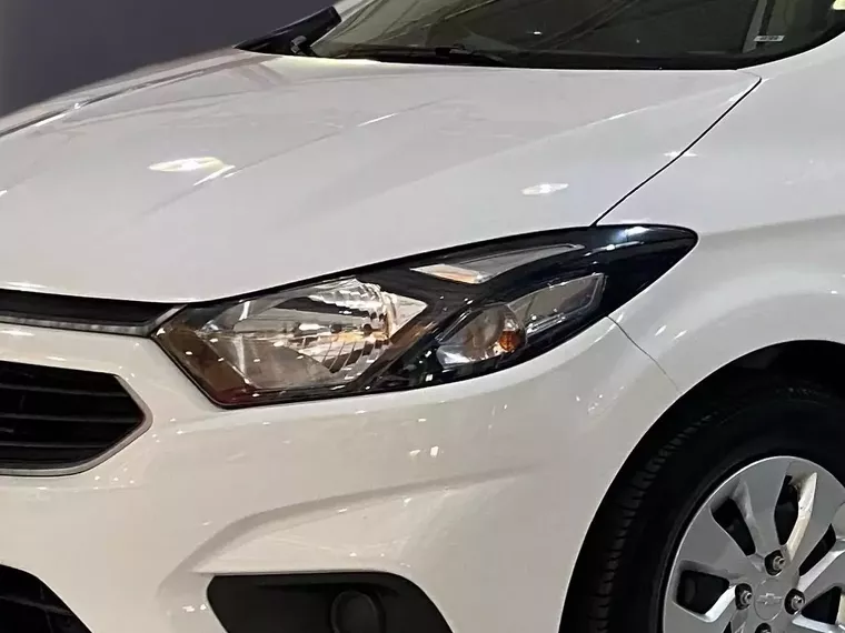 Chevrolet Onix Branco 2