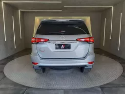 Toyota Hilux SW4