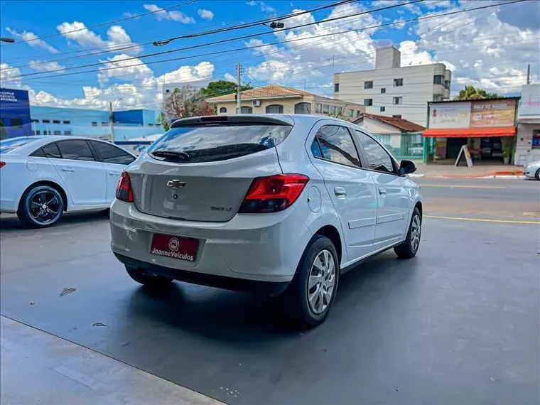 Chevrolet Onix Branco 15