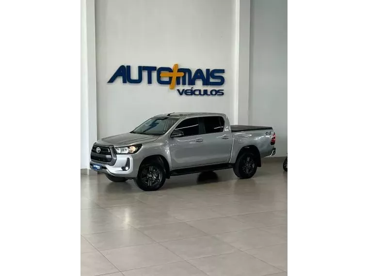 Toyota Hilux Prata 16