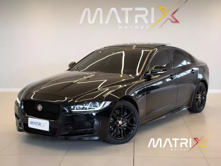 Jaguar XE Preto 23