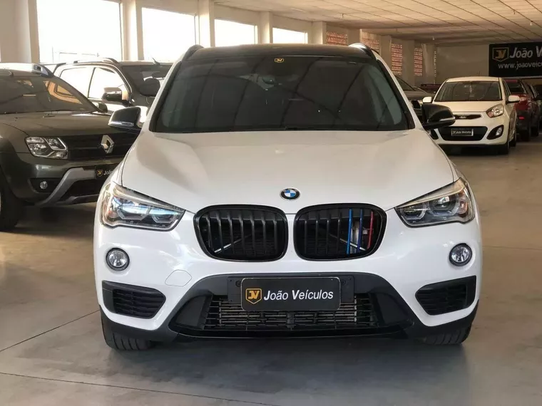 BMW X1 Branco 12