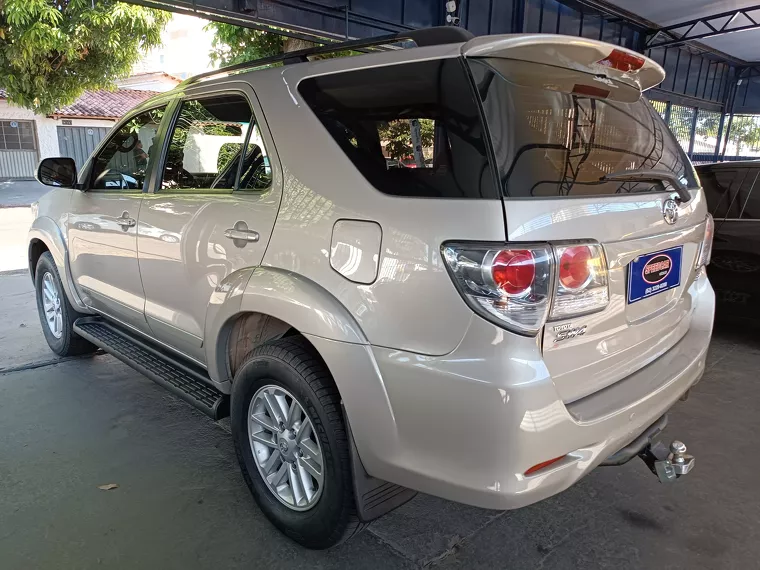 Toyota Hilux SW4 Bege 10