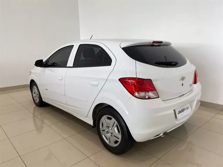 Chevrolet Onix Branco 4