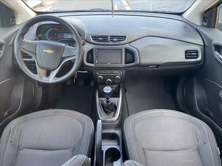 Chevrolet Onix Preto 2