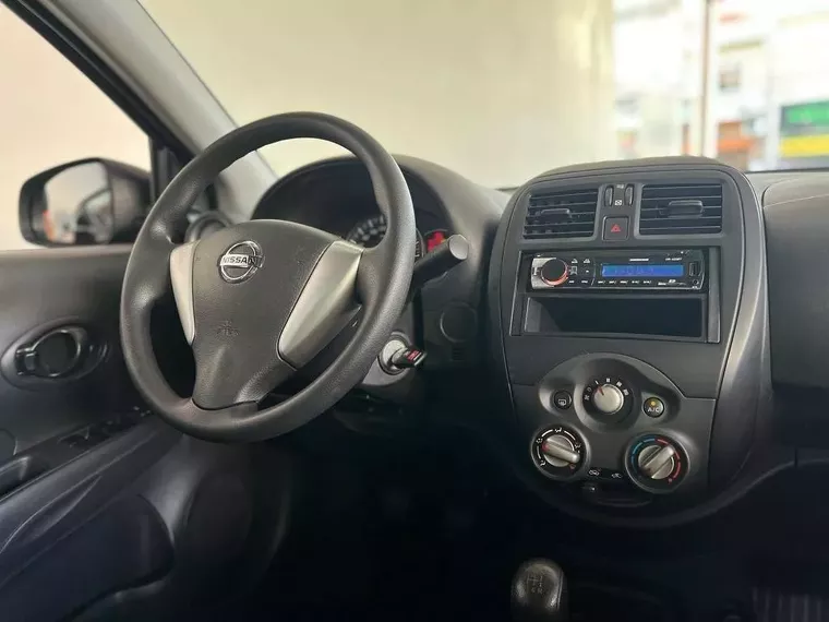 Nissan Versa Preto 6