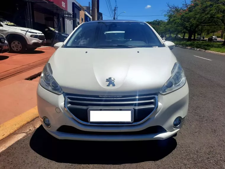 Peugeot 208 Branco 6