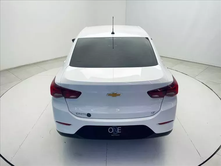 Chevrolet Onix Branco 14