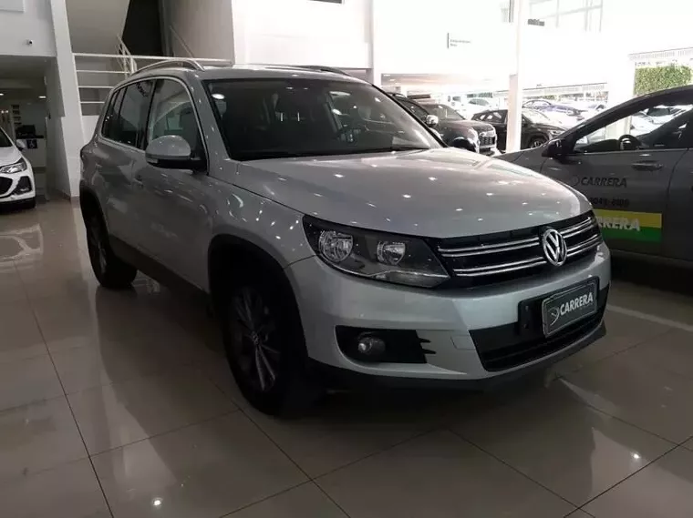 Volkswagen Tiguan Prata 17