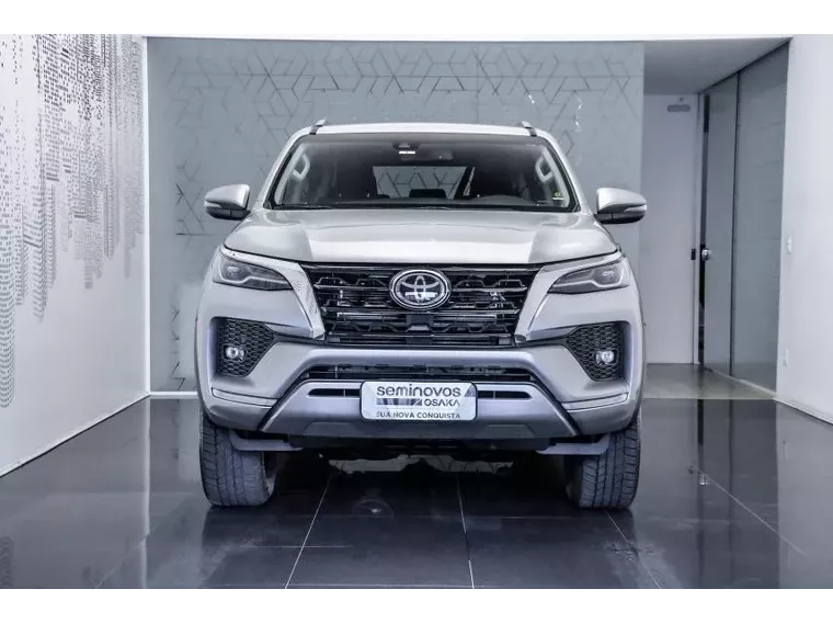 Toyota Hilux SW4 Prata 15