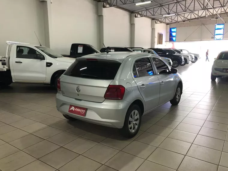 Volkswagen Gol Prata 4