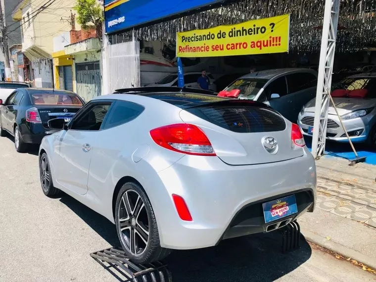 Hyundai Veloster Prata 12