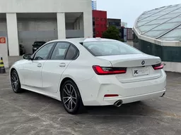 BMW 320i