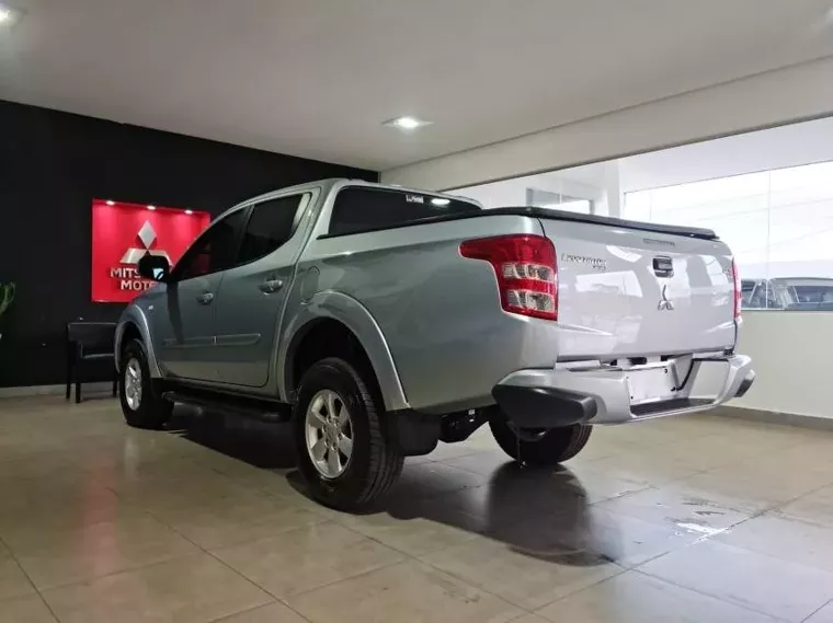 Mitsubishi L200 Triton Prata 6