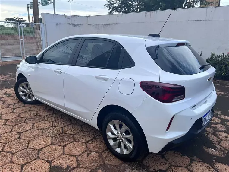 Chevrolet Onix Branco 5