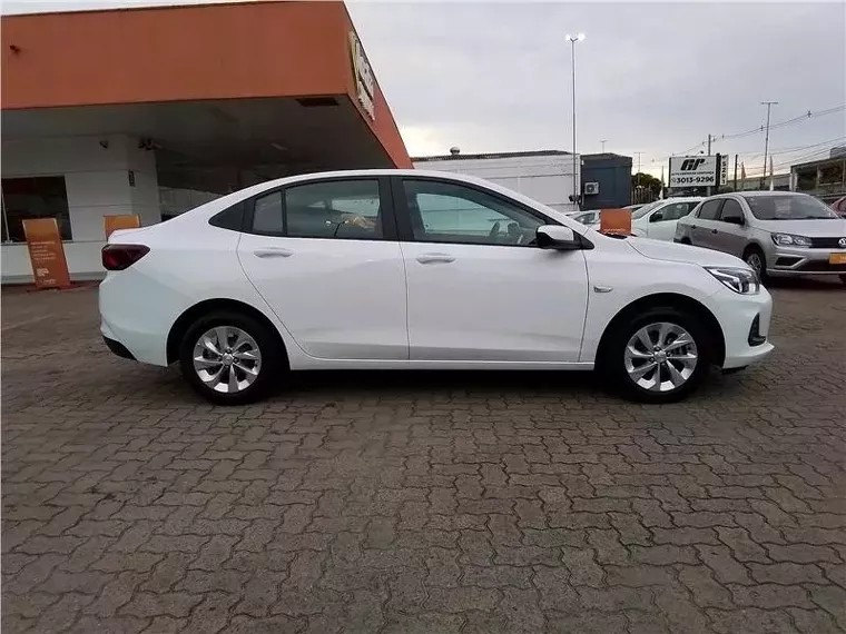 Chevrolet Onix Branco 5