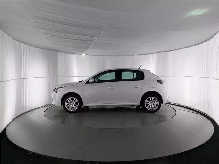 Peugeot 208 Branco 4