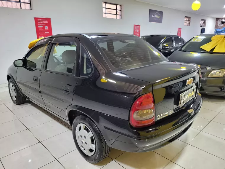 Chevrolet Classic Preto 5