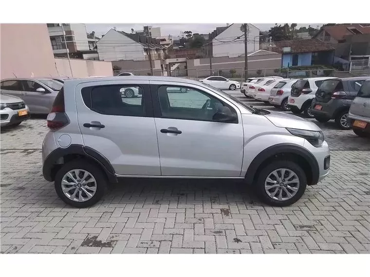 Fiat Mobi Prata 3