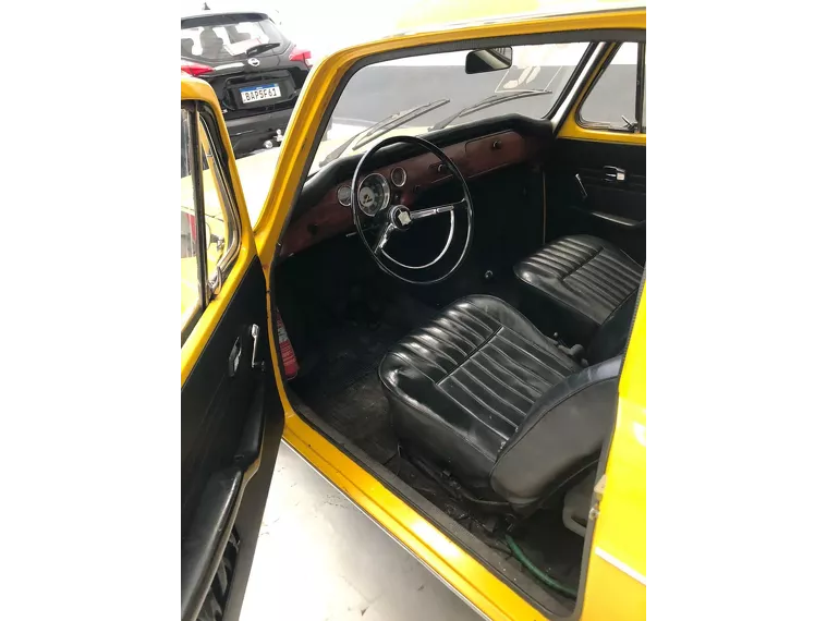 Volkswagen Variant Amarelo 6