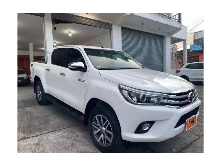 Toyota Hilux Branco 2