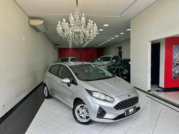 Ford Fiesta Prata 11