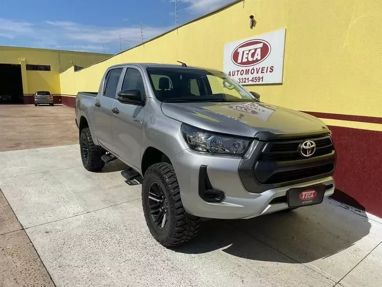 Toyota Hilux Prata 11