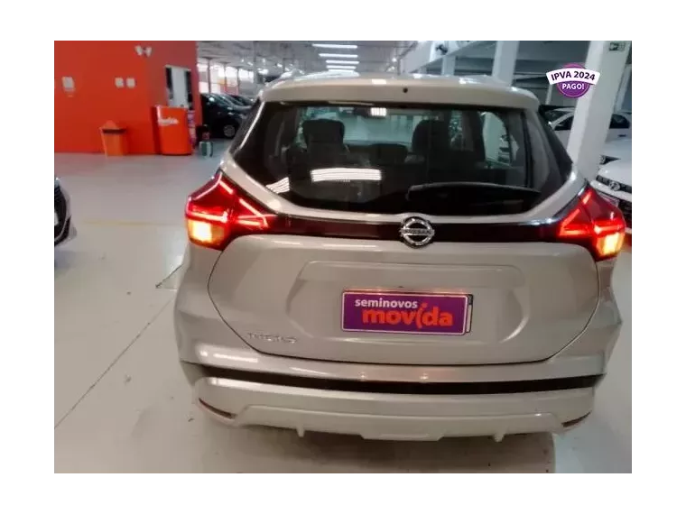 Nissan Kicks Prata 7