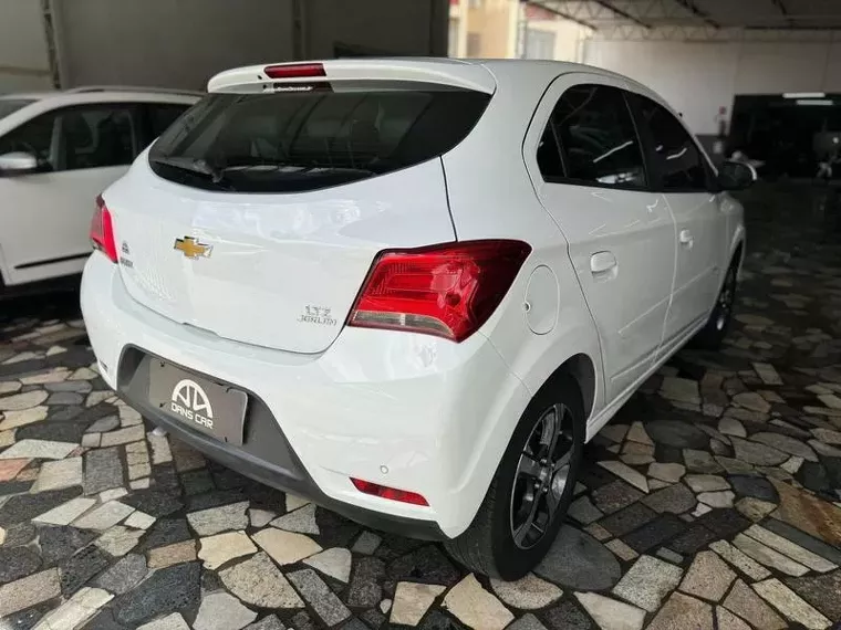 Chevrolet Onix Branco 2