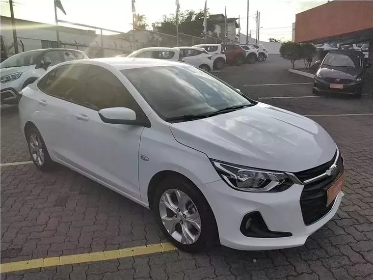 Chevrolet Onix Branco 11