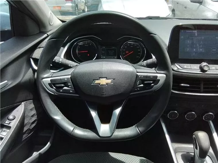 Chevrolet Onix Prata 12