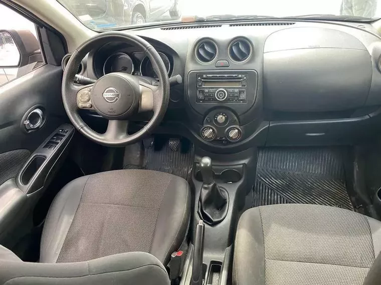 Nissan Versa Prata 5