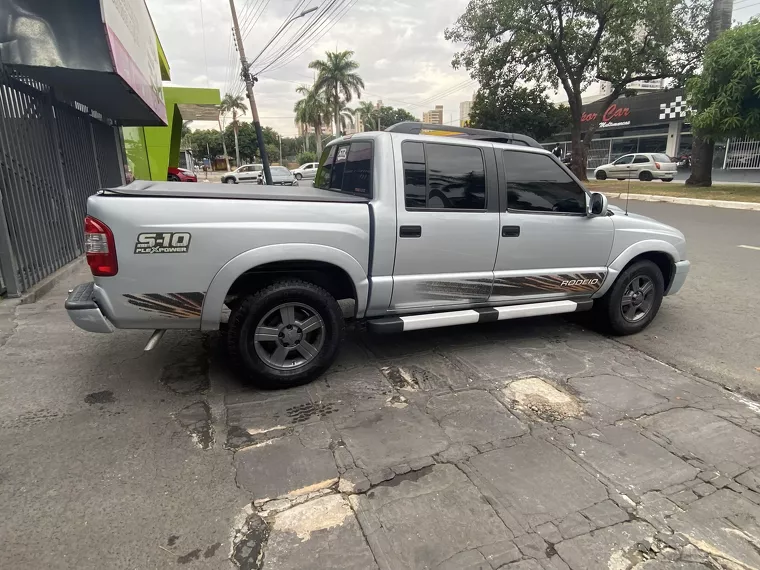 Chevrolet S10 Prata 24