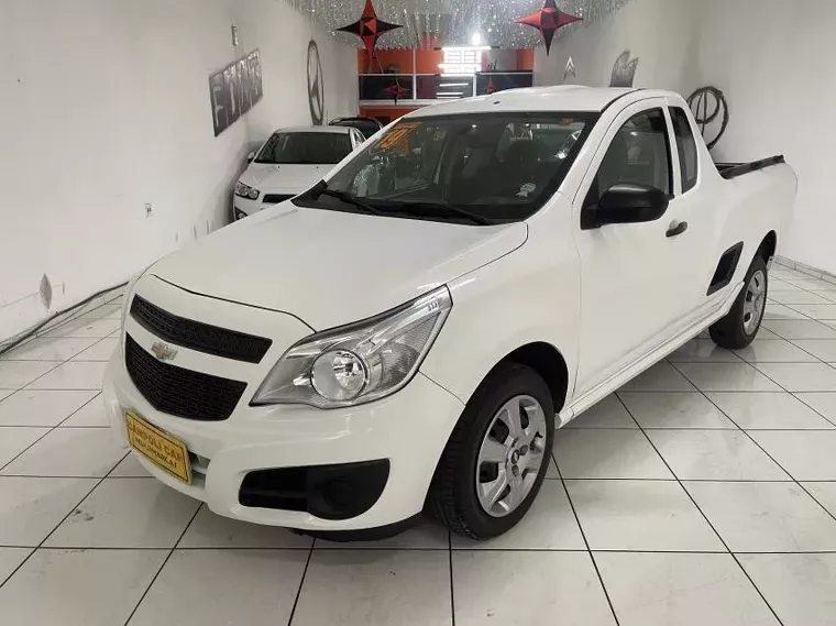 Chevrolet Montana Branco 19